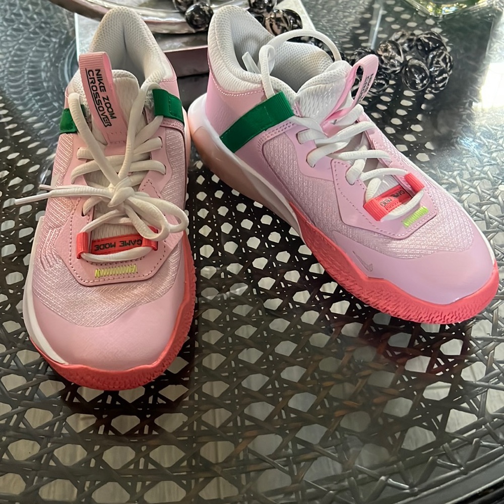 NIKE ZOOM NEW/Box GIRL’s PINK CROSSOVERS Sz 4 $70